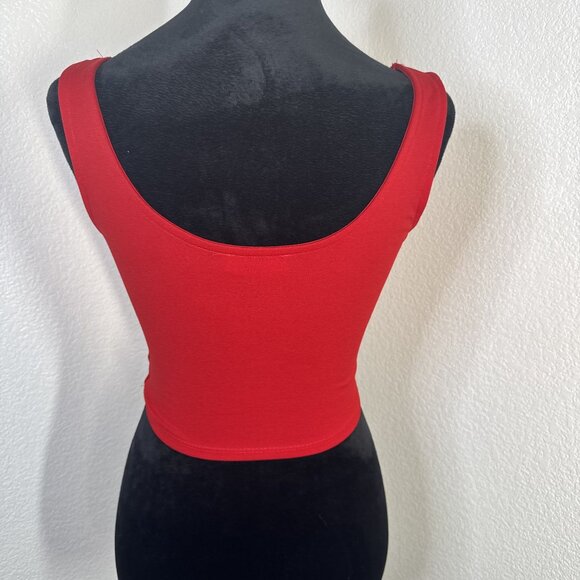 Red Sleeveless Crop Top By Attirance With Scoop Neck & Fitted Design - Picture 3 of 6